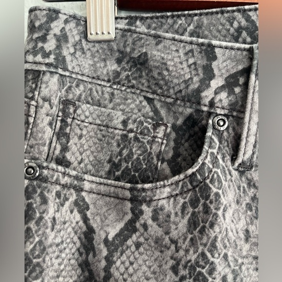 NWT NYDJ Slim Straight Ankle in Snakeskin - Picture 3 of 5